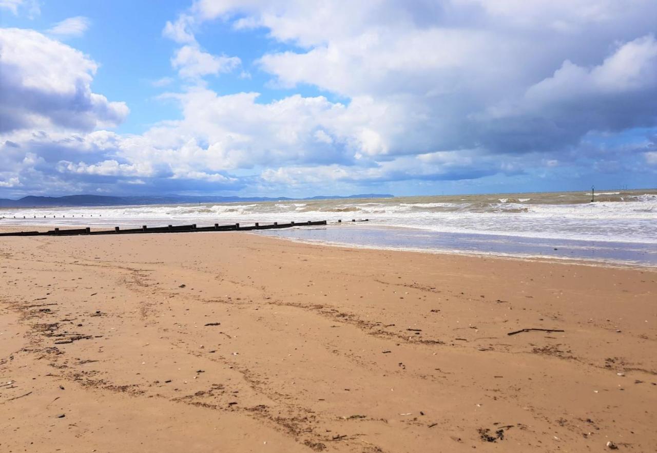 Hotel 341 Family Caravan At Marine Holiday Park, Sleeps 6 Rhyl Exterior foto