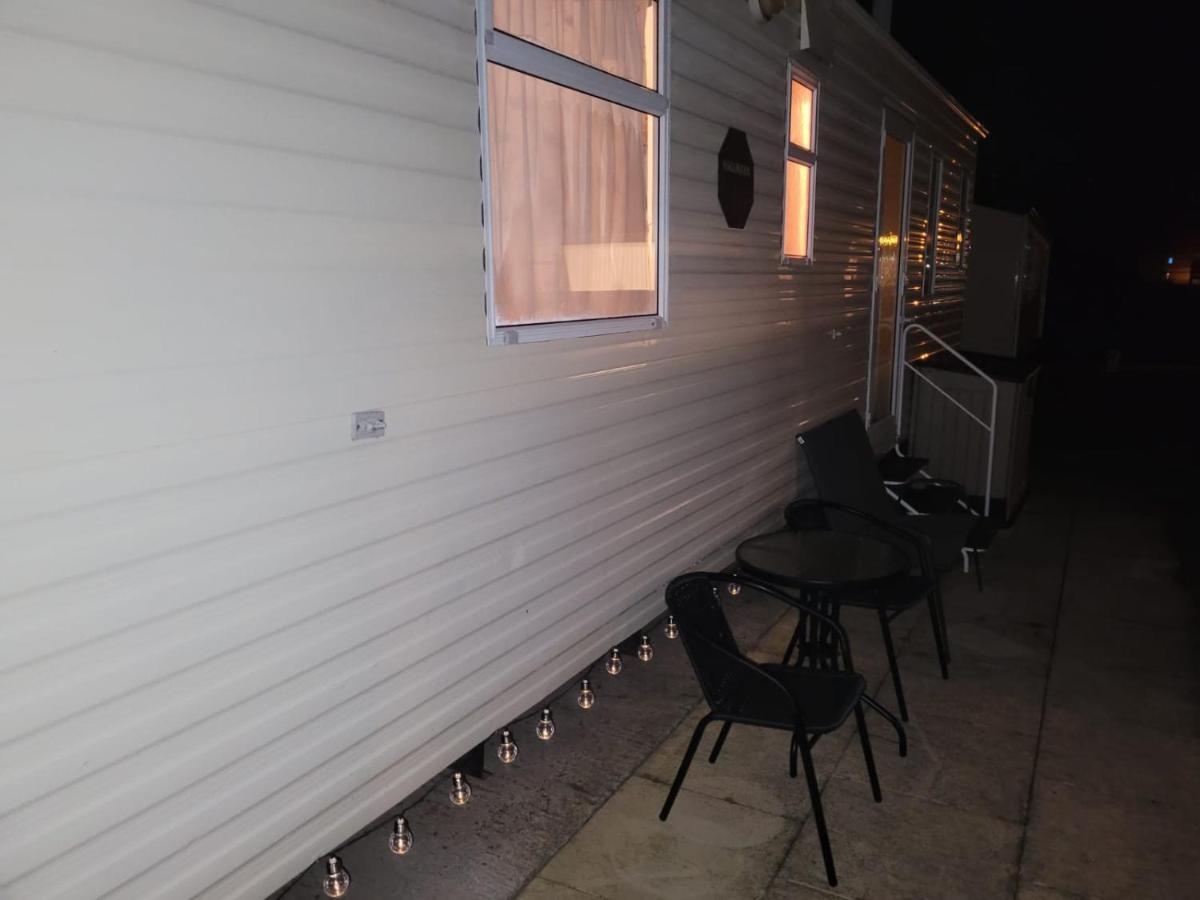 Hotel 341 Family Caravan At Marine Holiday Park, Sleeps 6 Rhyl Exterior foto